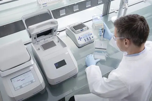 Research® plus - Mechanical Pipette